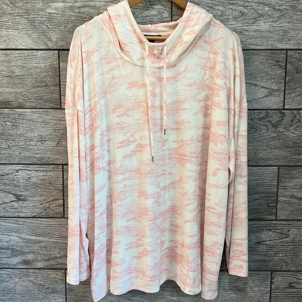 Chelsea & Theodore Cream/Pink Camo Hooded Pullover, Women’s, Size 2X
